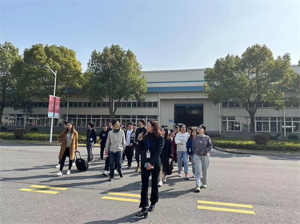 武汉理工大学学生到万洲参观学习 (3).jpg 武汉理工大学学生到万洲参观学习 (3).jpg