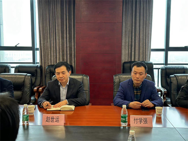 武理工交流1.jpg 武理工交流1.jpg