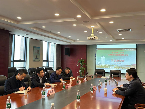 武理工交流2.jpg 武理工交流2.jpg