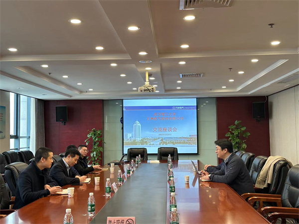武理工交流3.jpg 武理工交流3.jpg