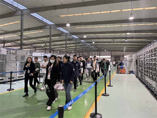 职业技术学院学生到万洲实习实训6.jpg 职业技术学院学生到万洲实习实训6.jpg