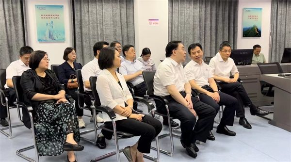 国家发改委到万洲调研7采用.jpg 国家发改委到万洲调研7采用.jpg